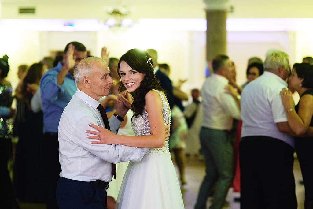 panna młoda i taniec z dziadkiem