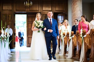 zdjęcia ślubne - wprowadzenie panny młodej