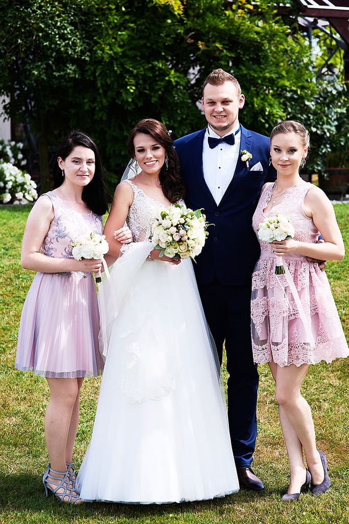 pamiątkowe zdjęcie z druhnami